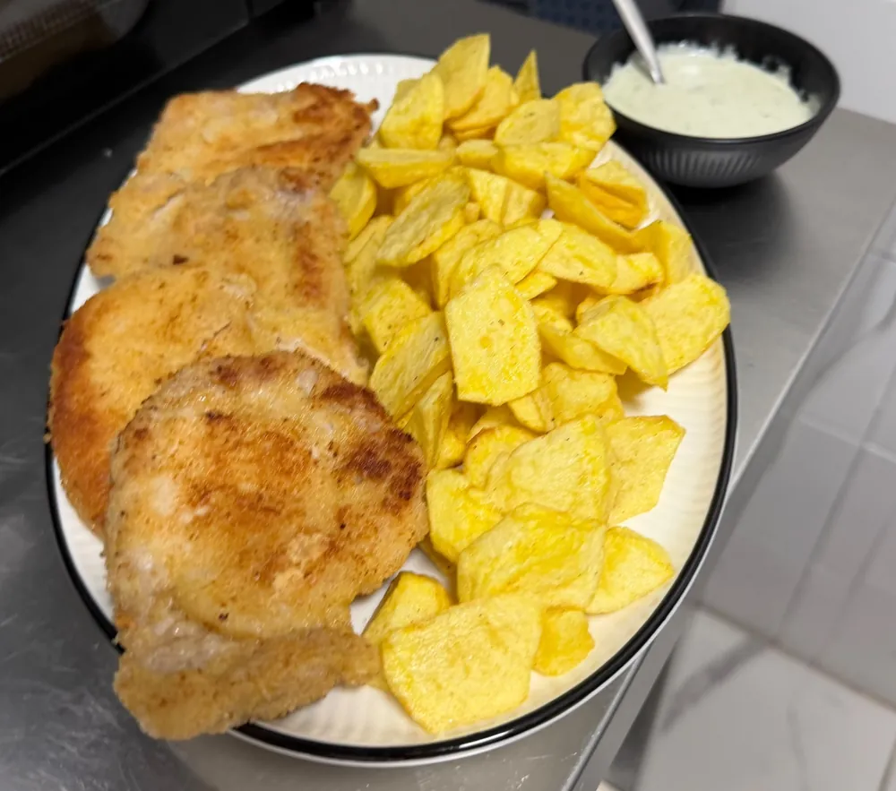 Escalopines al Cabrales con patatas